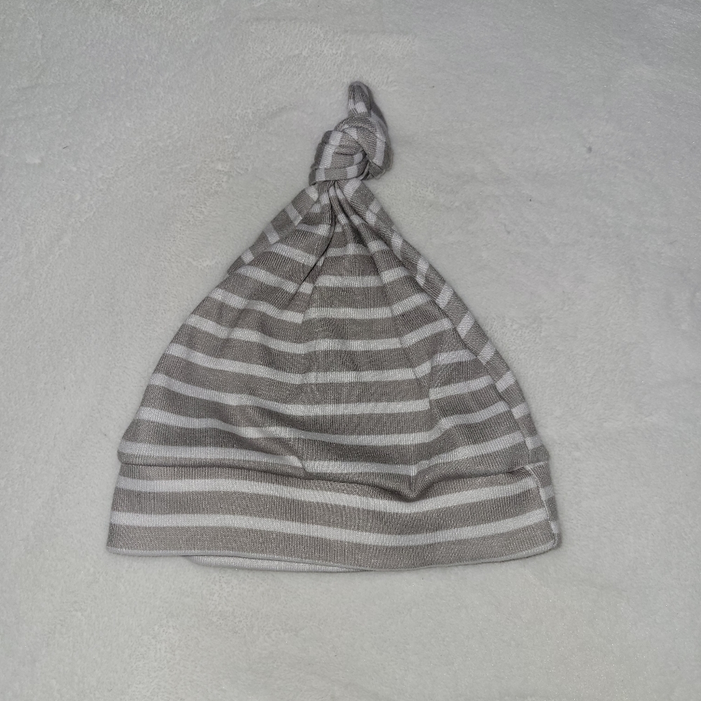 Knotted hat bundle